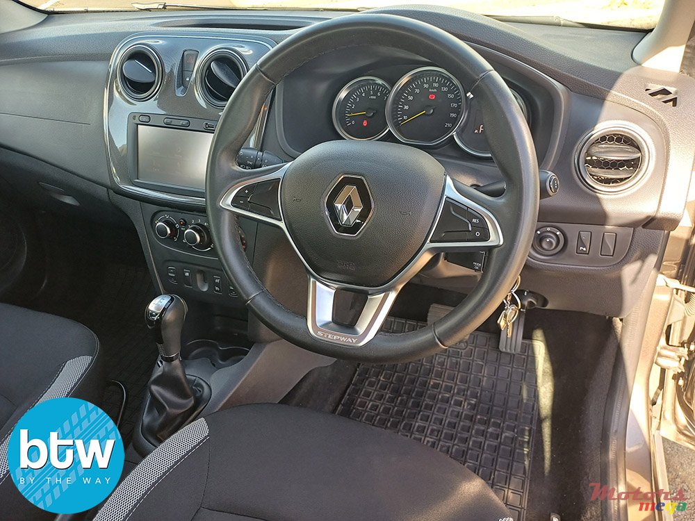 2020' Renault Sandero STEPWAY photo #6