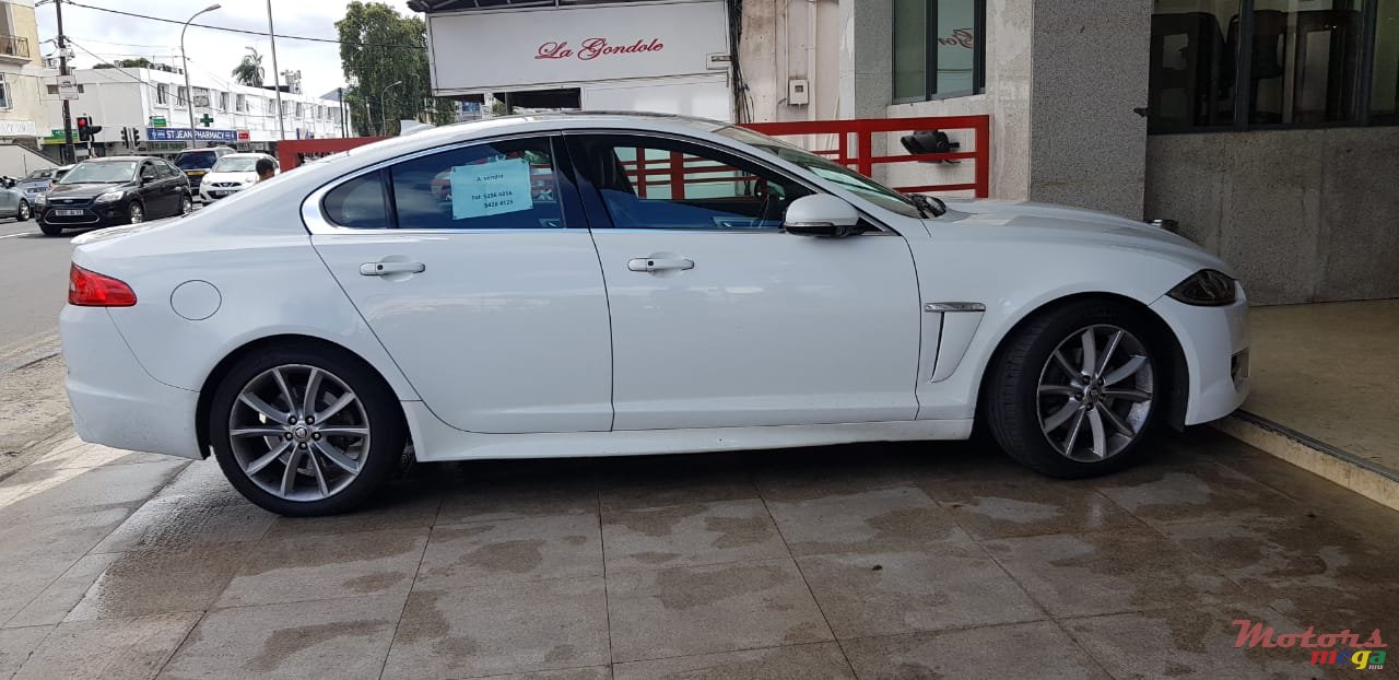 2013' Jaguar XF photo #4