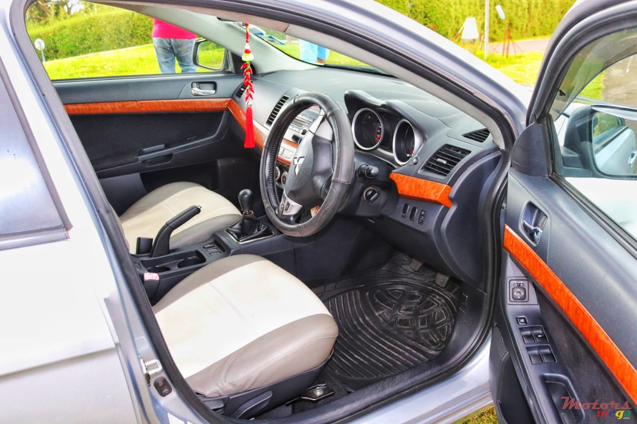 2008' Mitsubishi photo #5