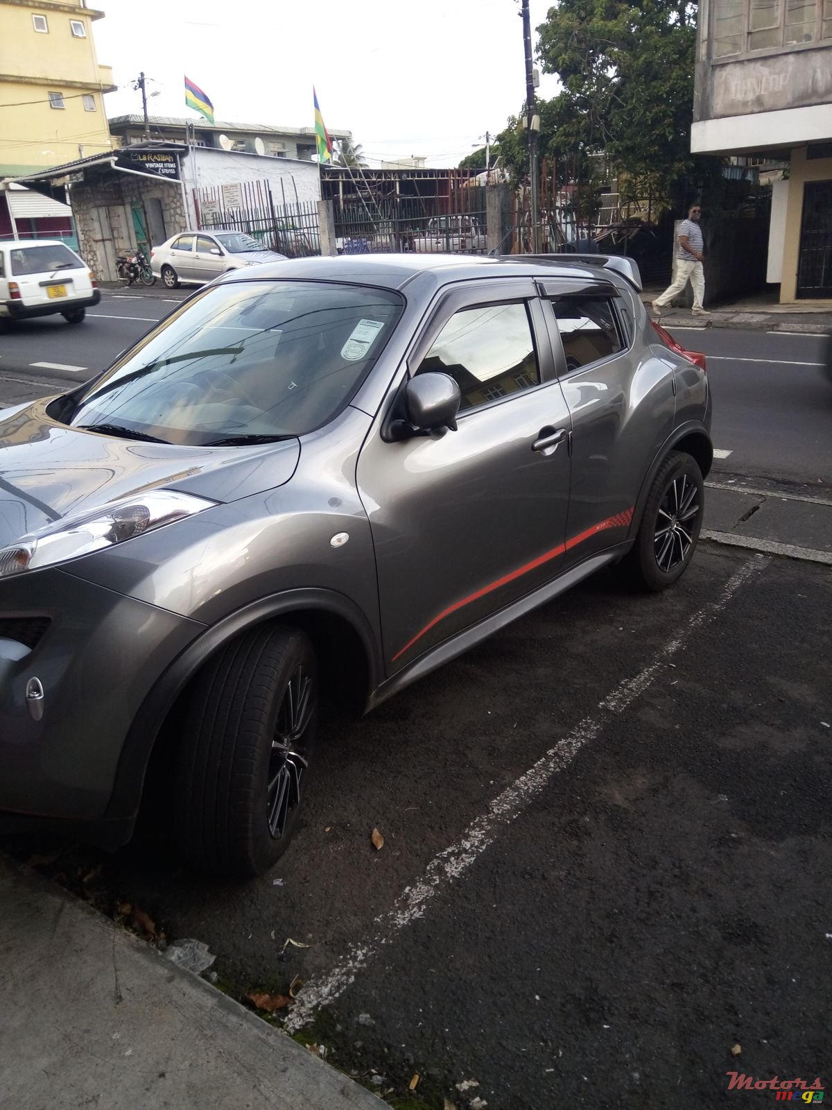 2012' Nissan Juke photo #2