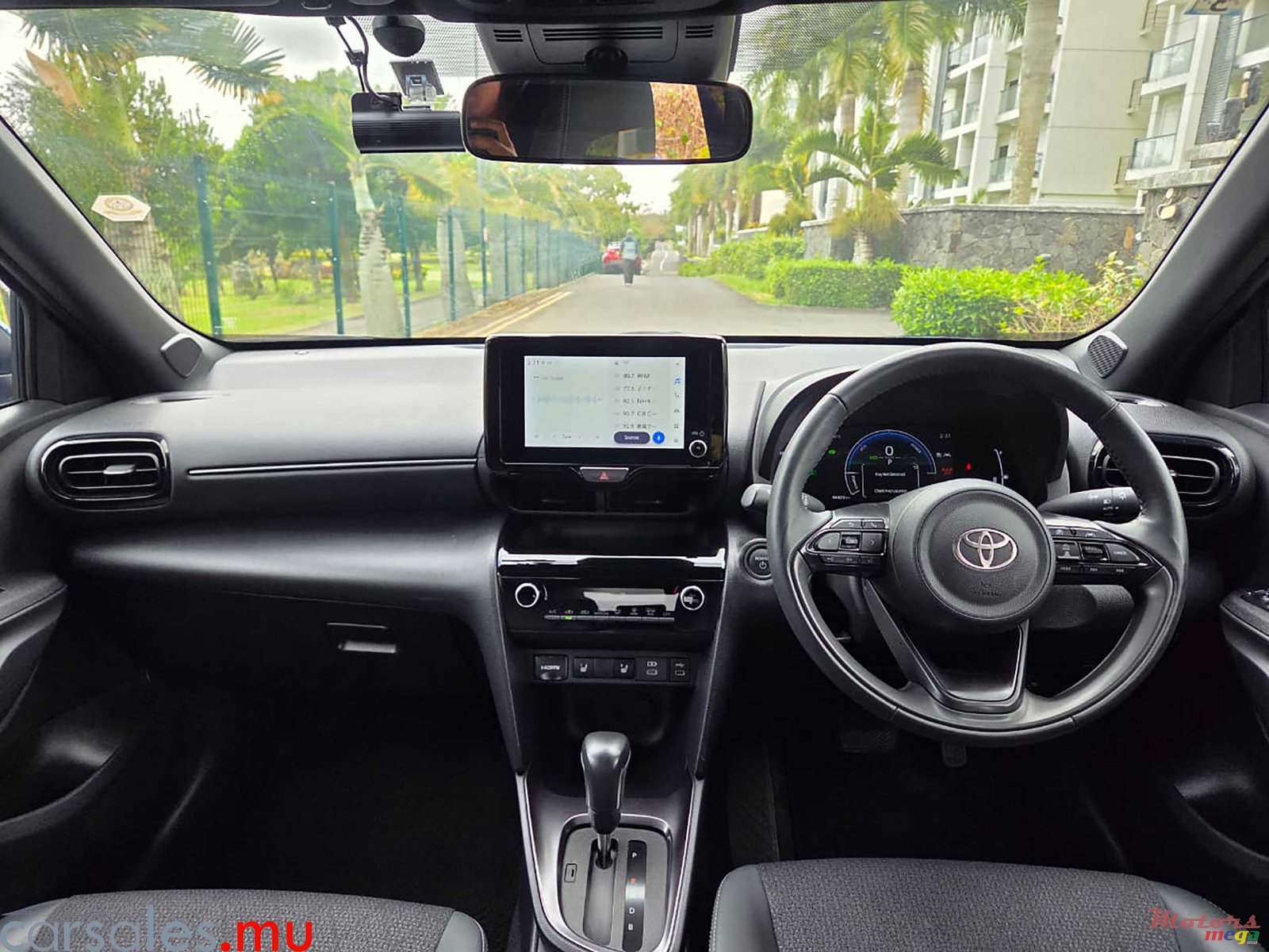 2024' Toyota Yaris Cross Z photo #6