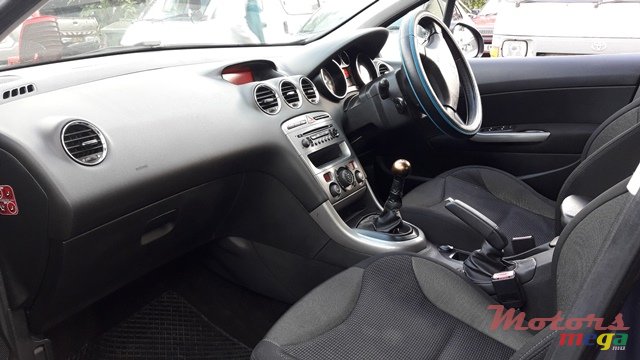 2010' Peugeot 308 photo #7
