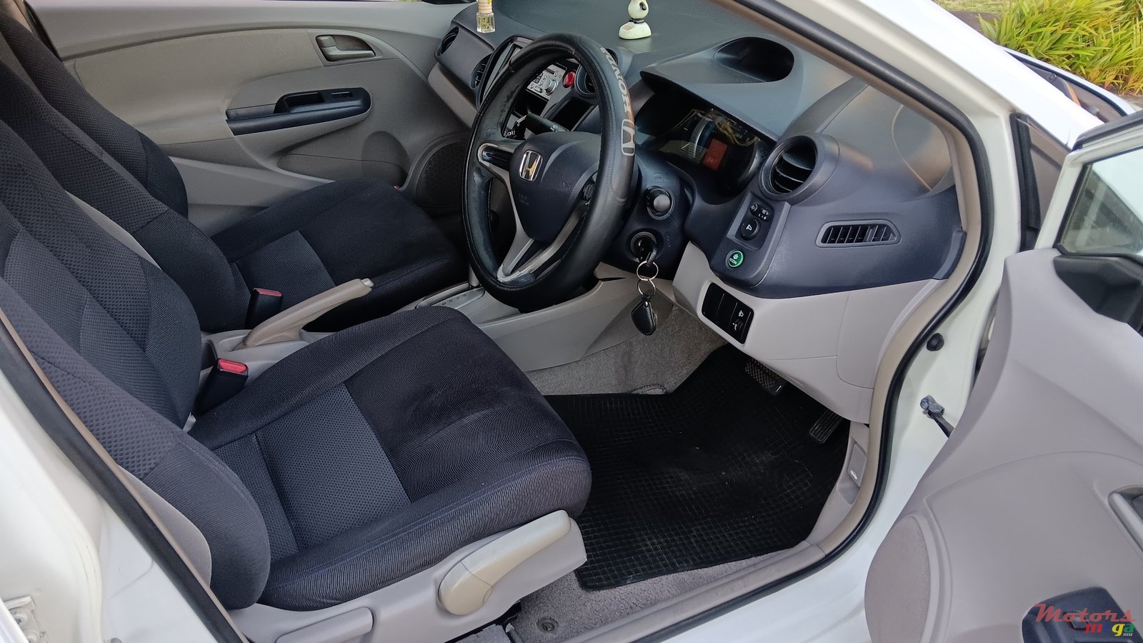 2010' Honda Insight photo #3