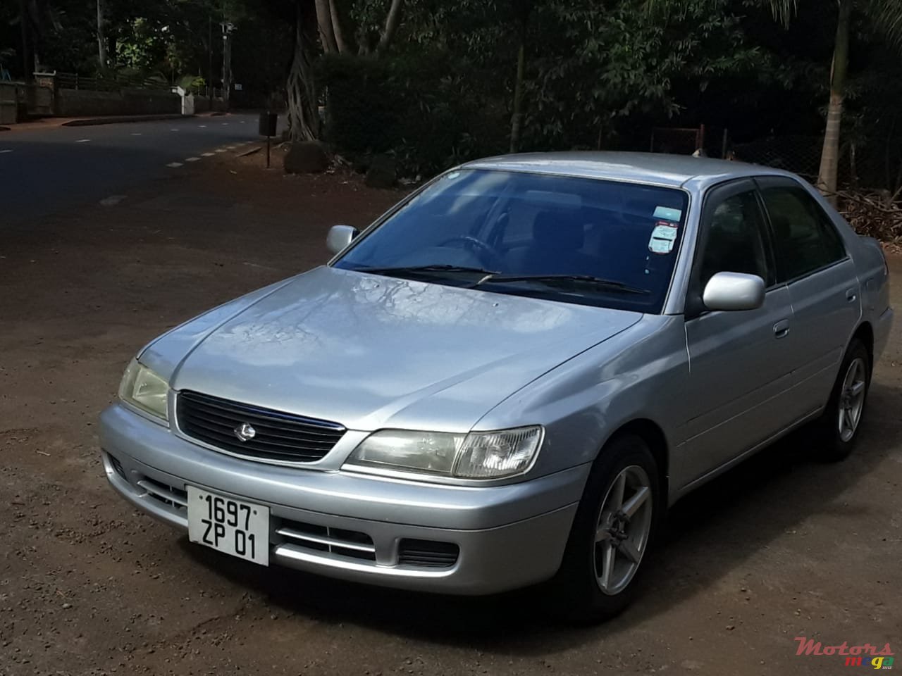 2001' Toyota Premio photo #2