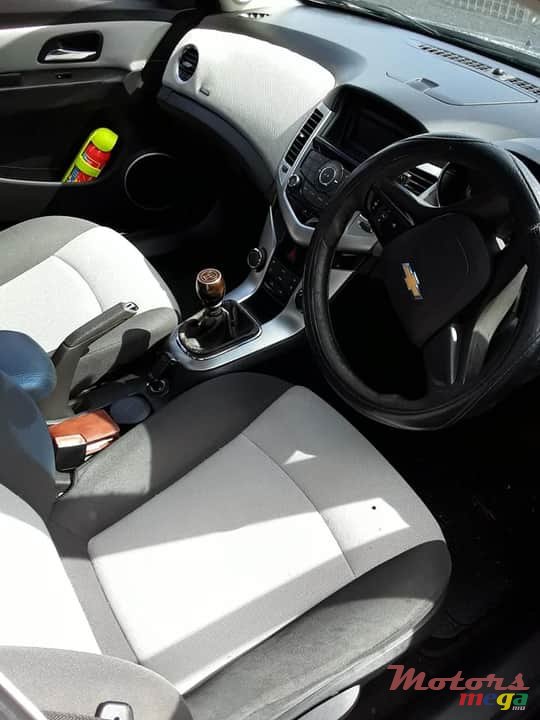 2012' Chevrolet Cruze lt photo #6