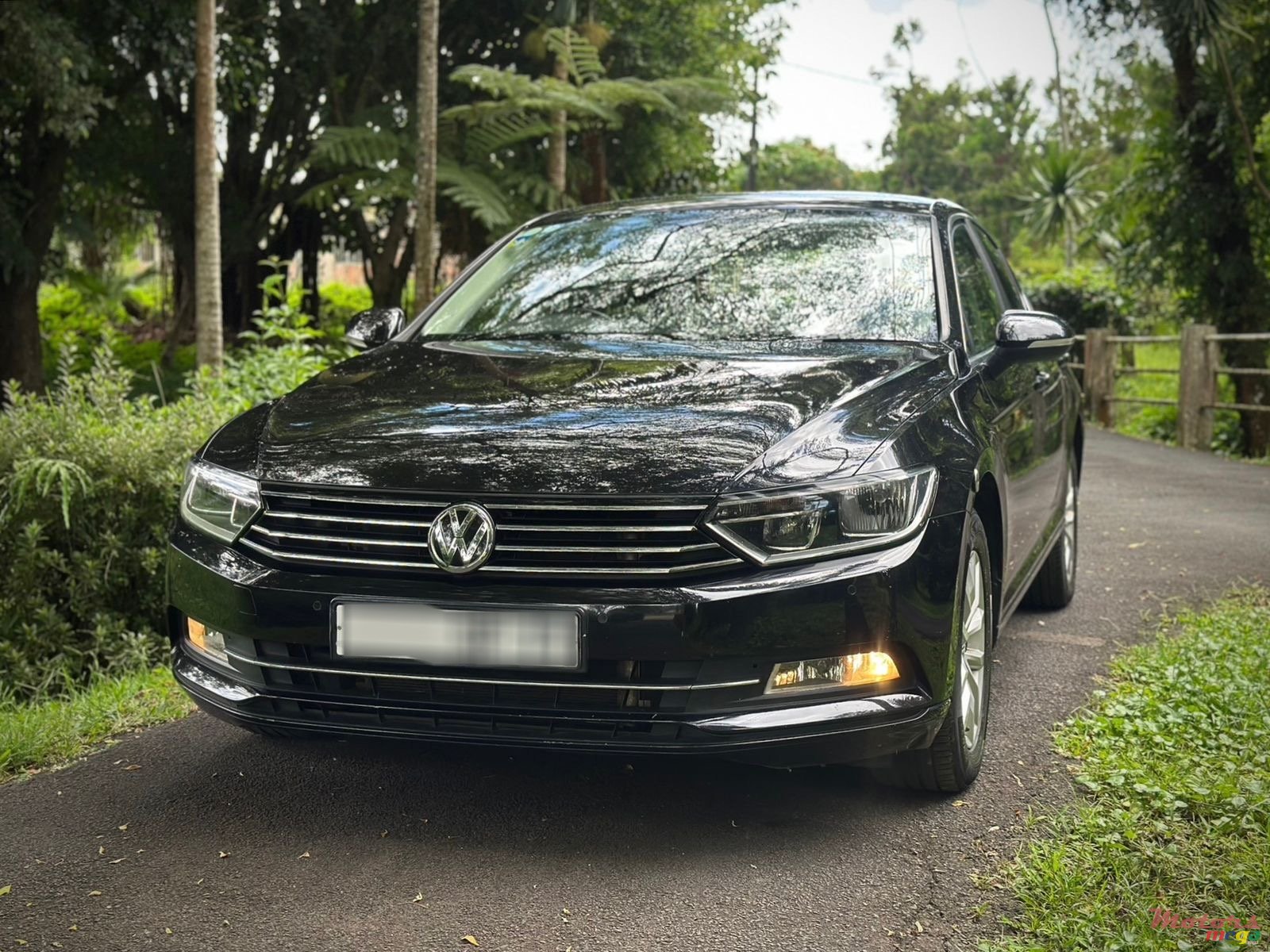 2017' Volkswagen Passat photo #2