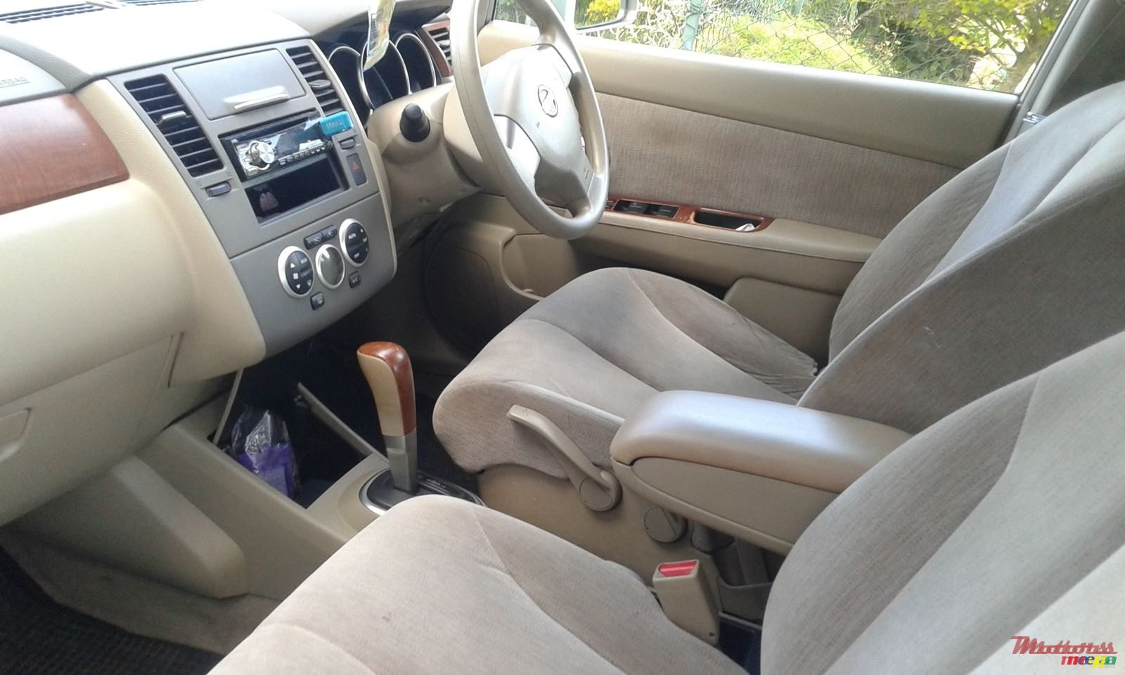 2005' Nissan Tiida photo #2