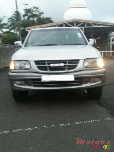 2002' Isuzu photo #2