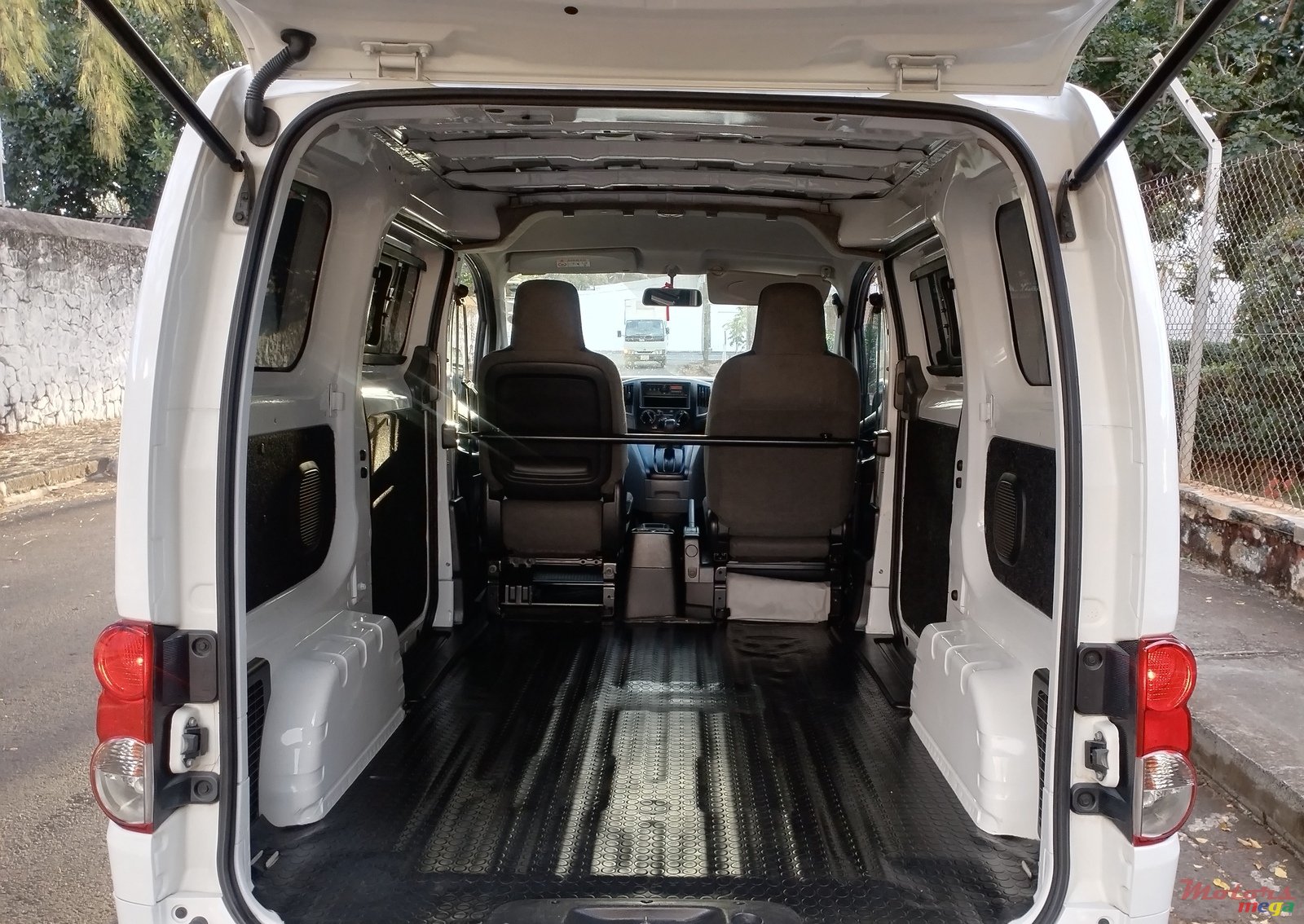 2017' Nissan photo #3