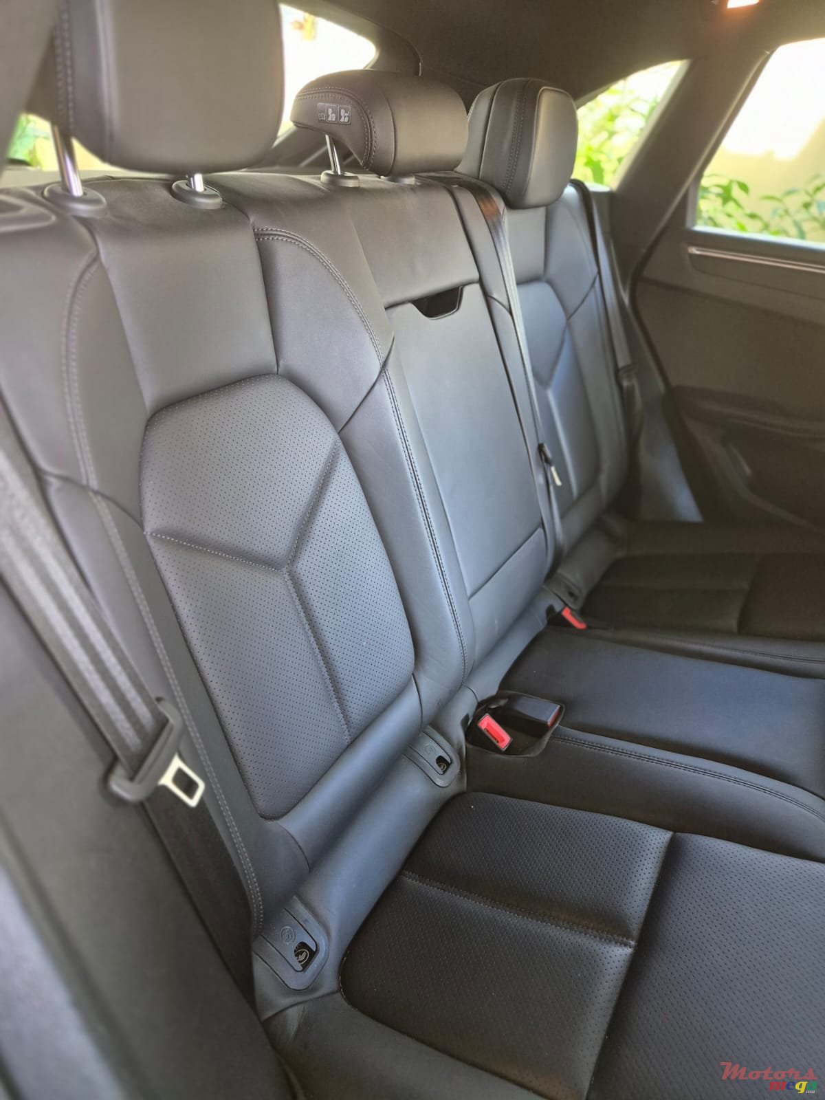 2020' Porsche Macan photo #4