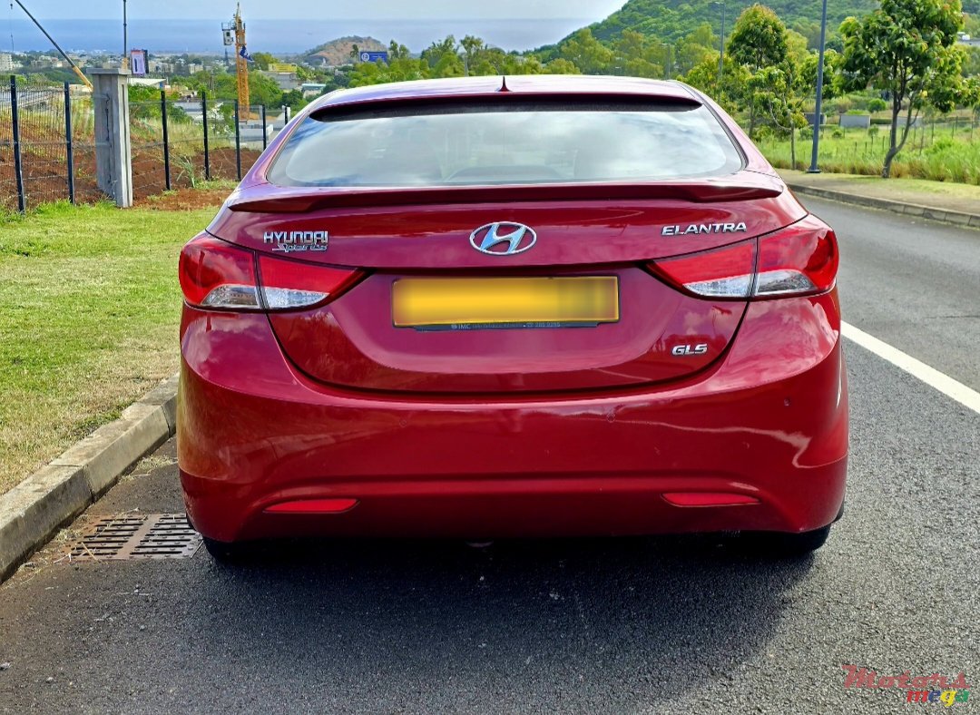 2012' Hyundai Elantra photo #3