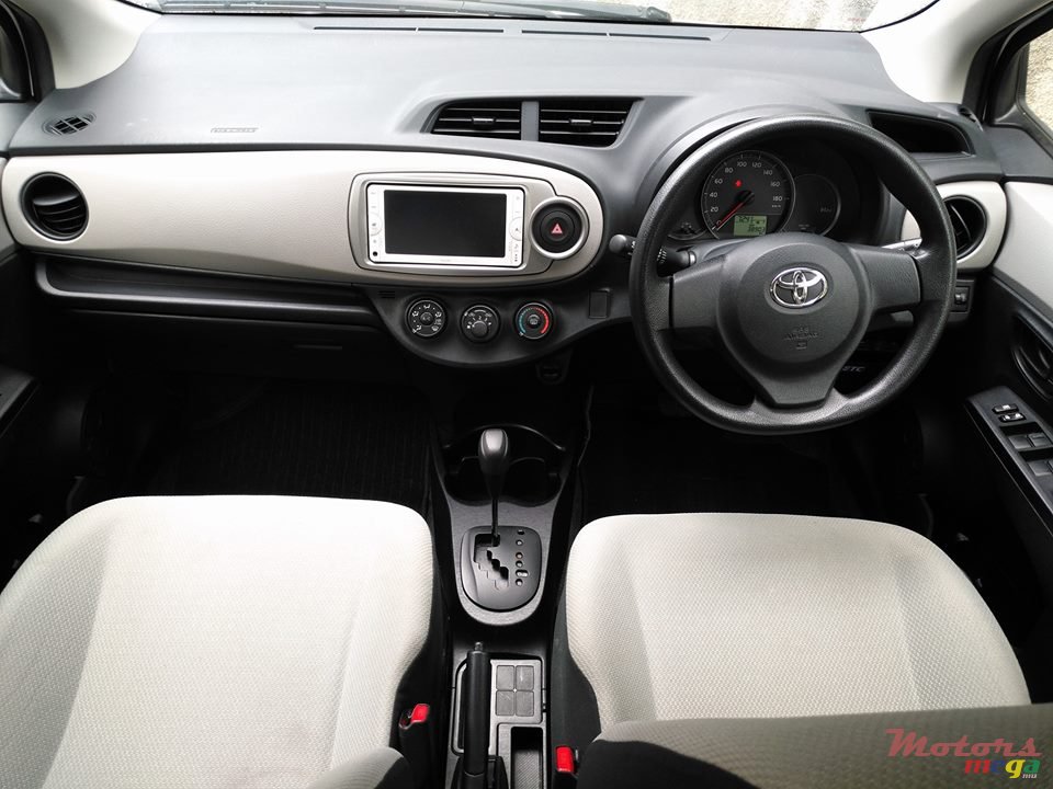 2013' Toyota Vitz photo #5