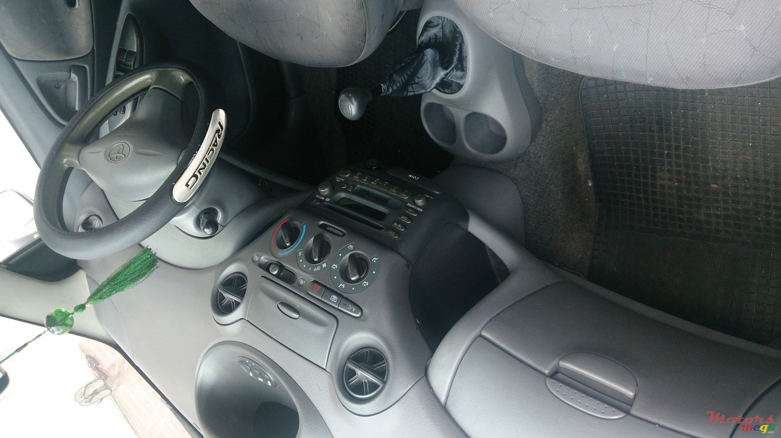 1999' Toyota Vitz photo #5