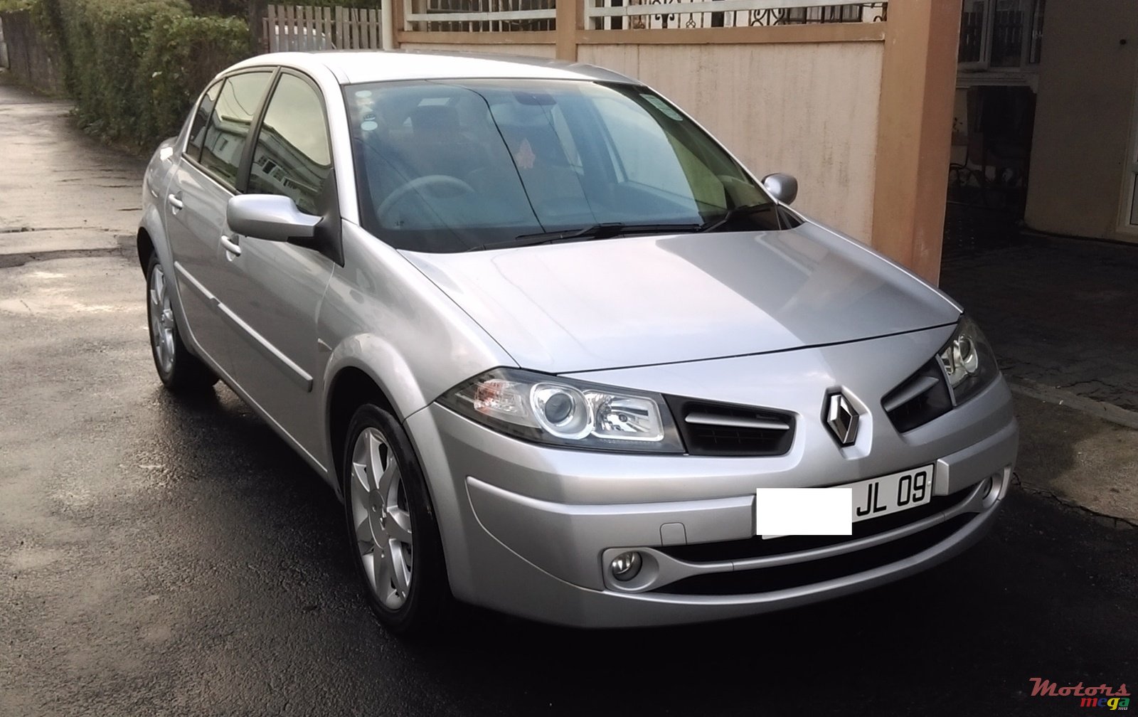 2009' Renault Megane 1.6 photo #1