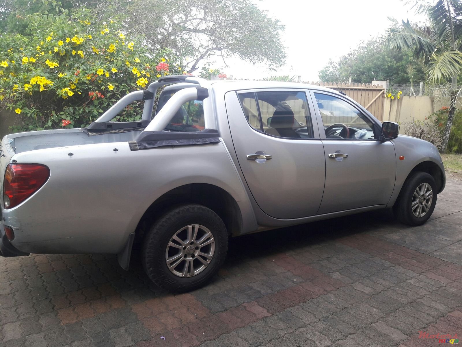 2008' Mitsubishi L 200 2x4 photo #2