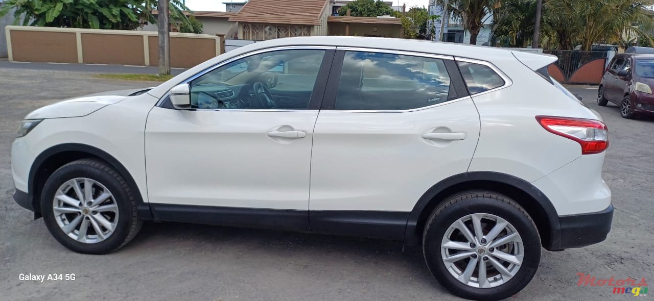 2015' Nissan Qashqai photo #1
