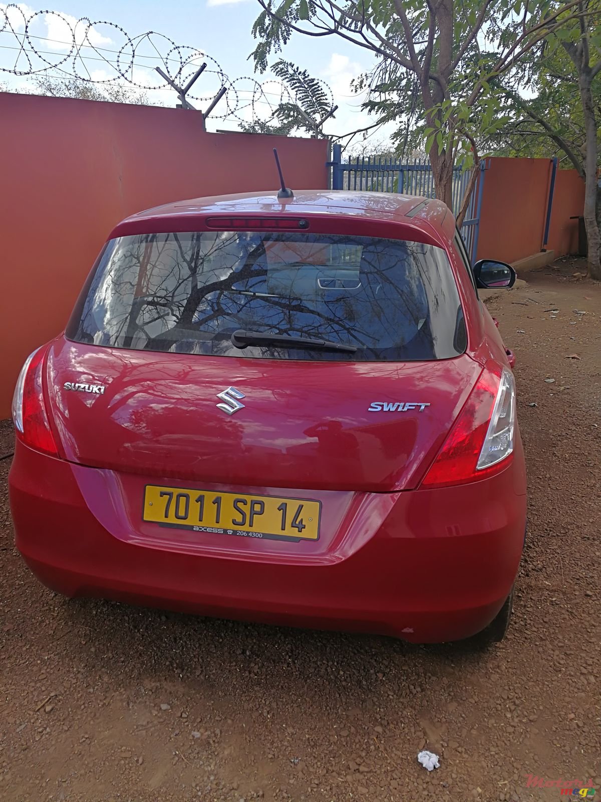 2014' Suzuki Swift photo #3