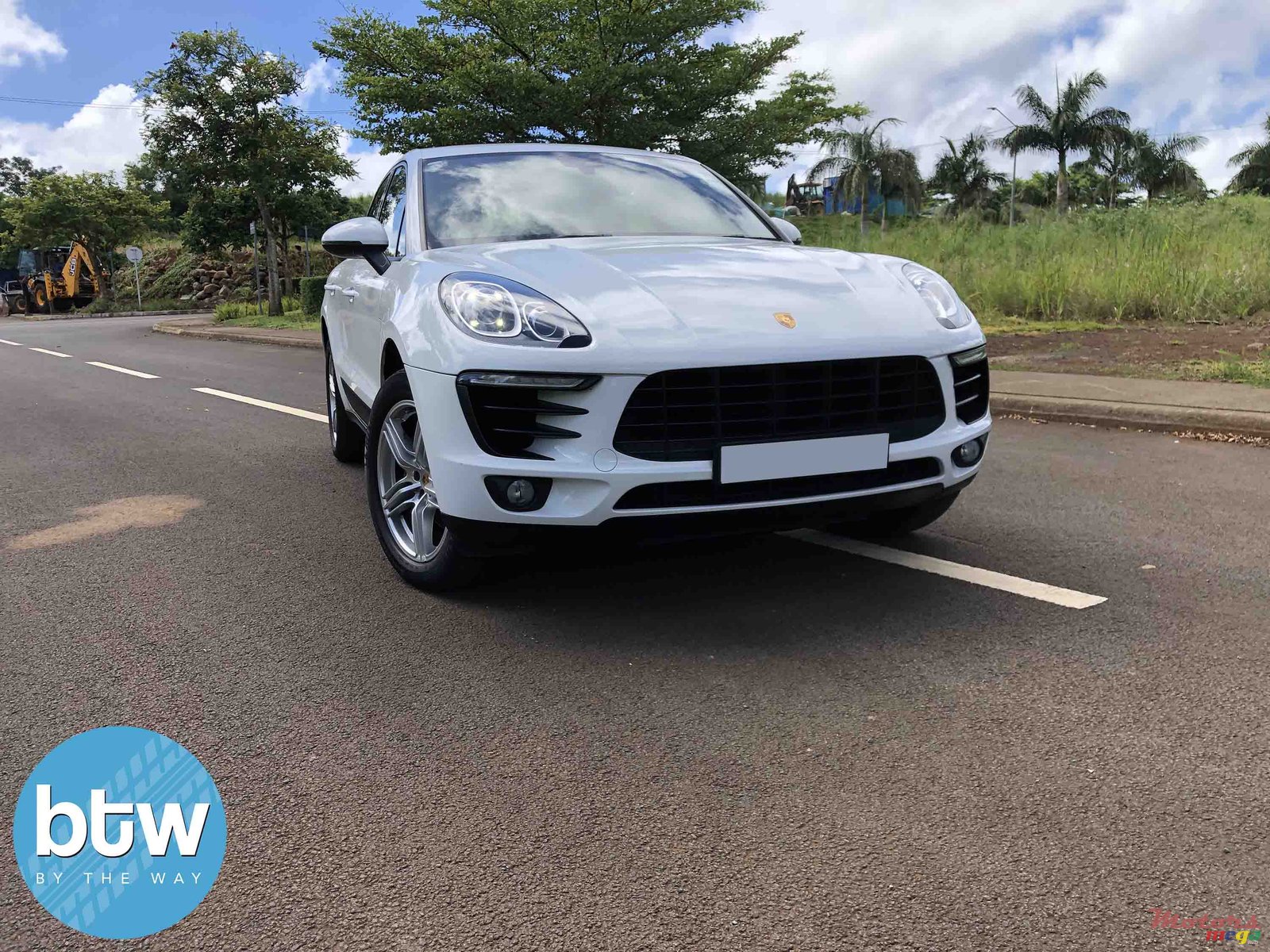 2016' Porsche Macan photo #1