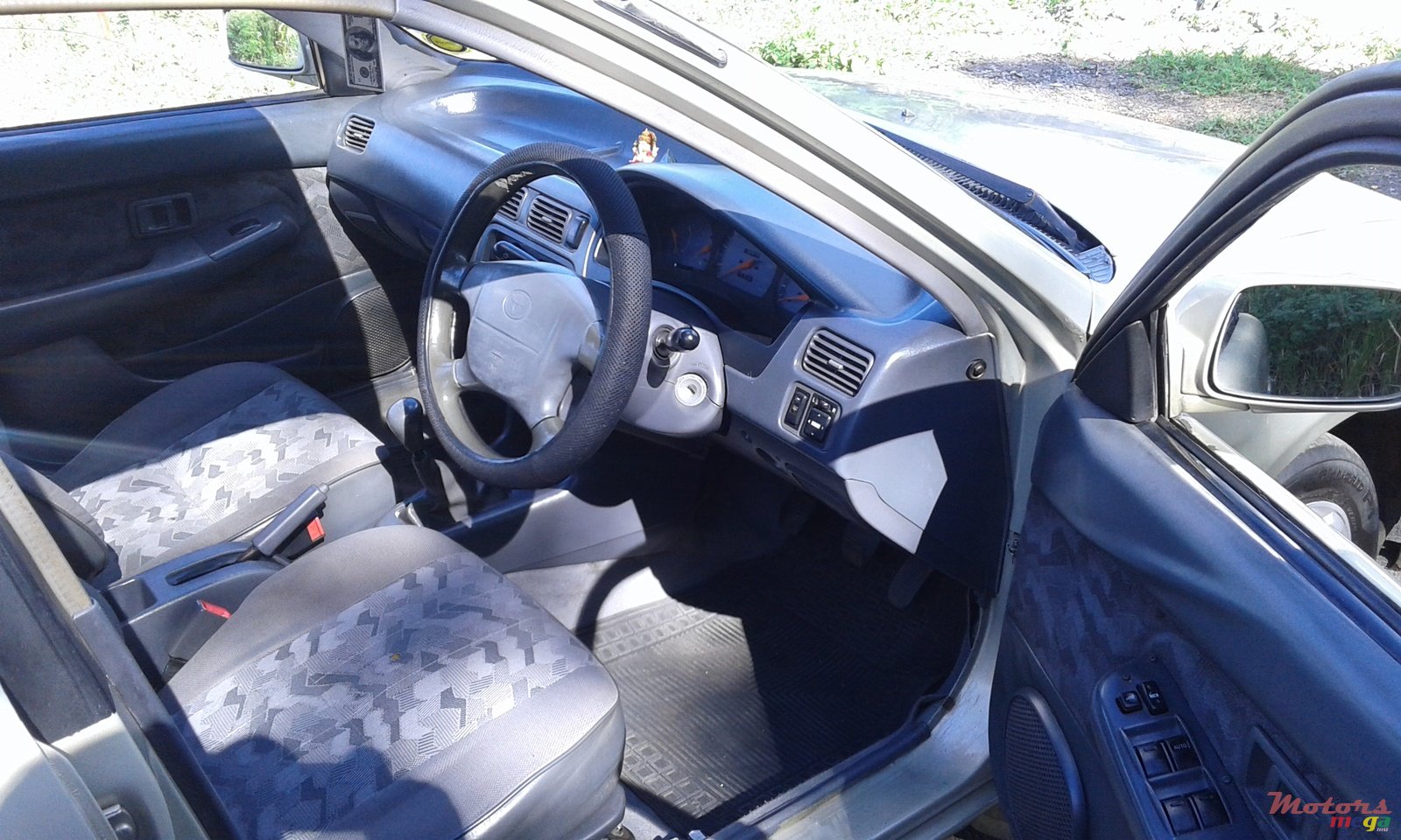 2000' Toyota photo #3