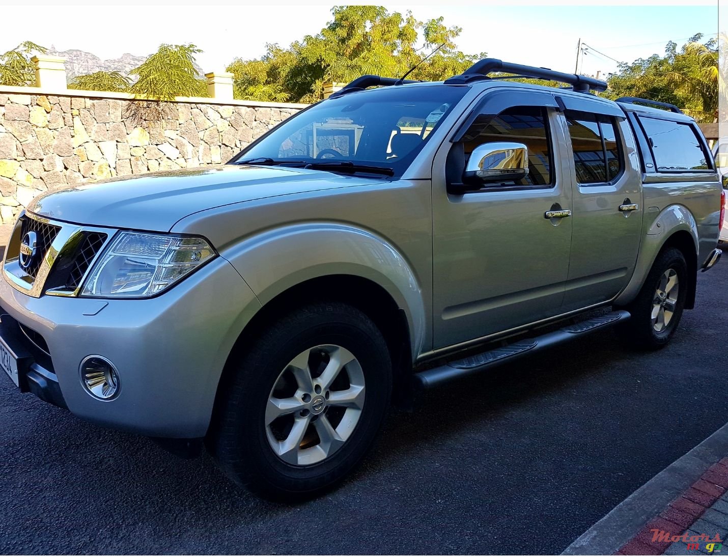 2011' Nissan Navara photo #3