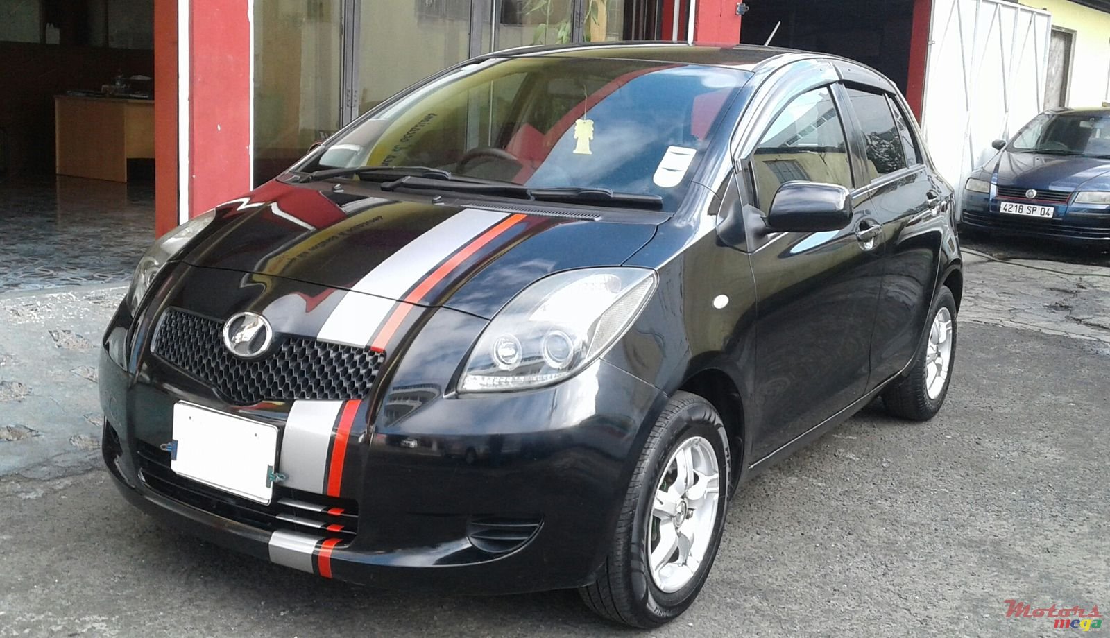 2007' Toyota Vitz photo #1