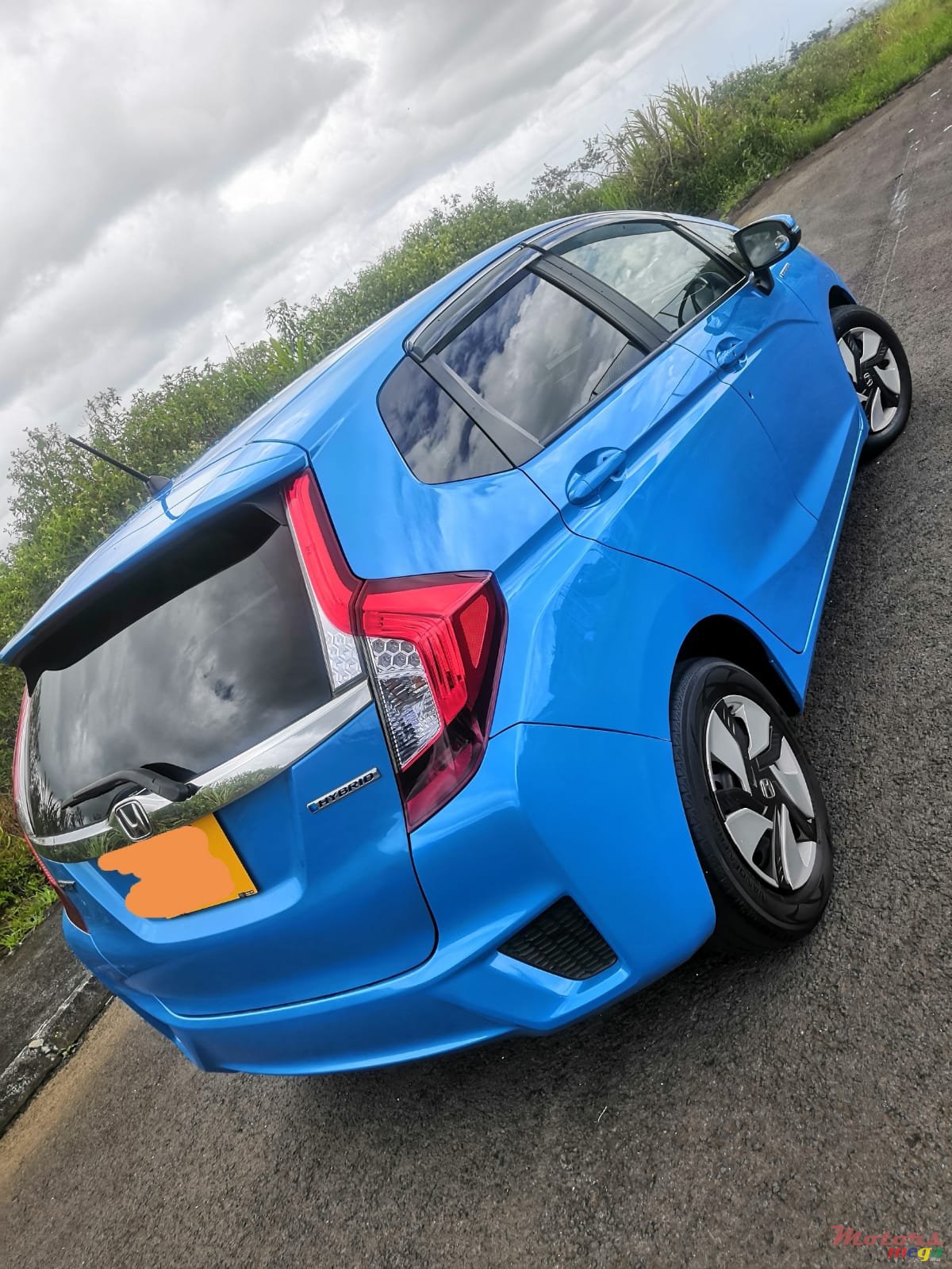 2013' Honda Fit Hybrid photo #2