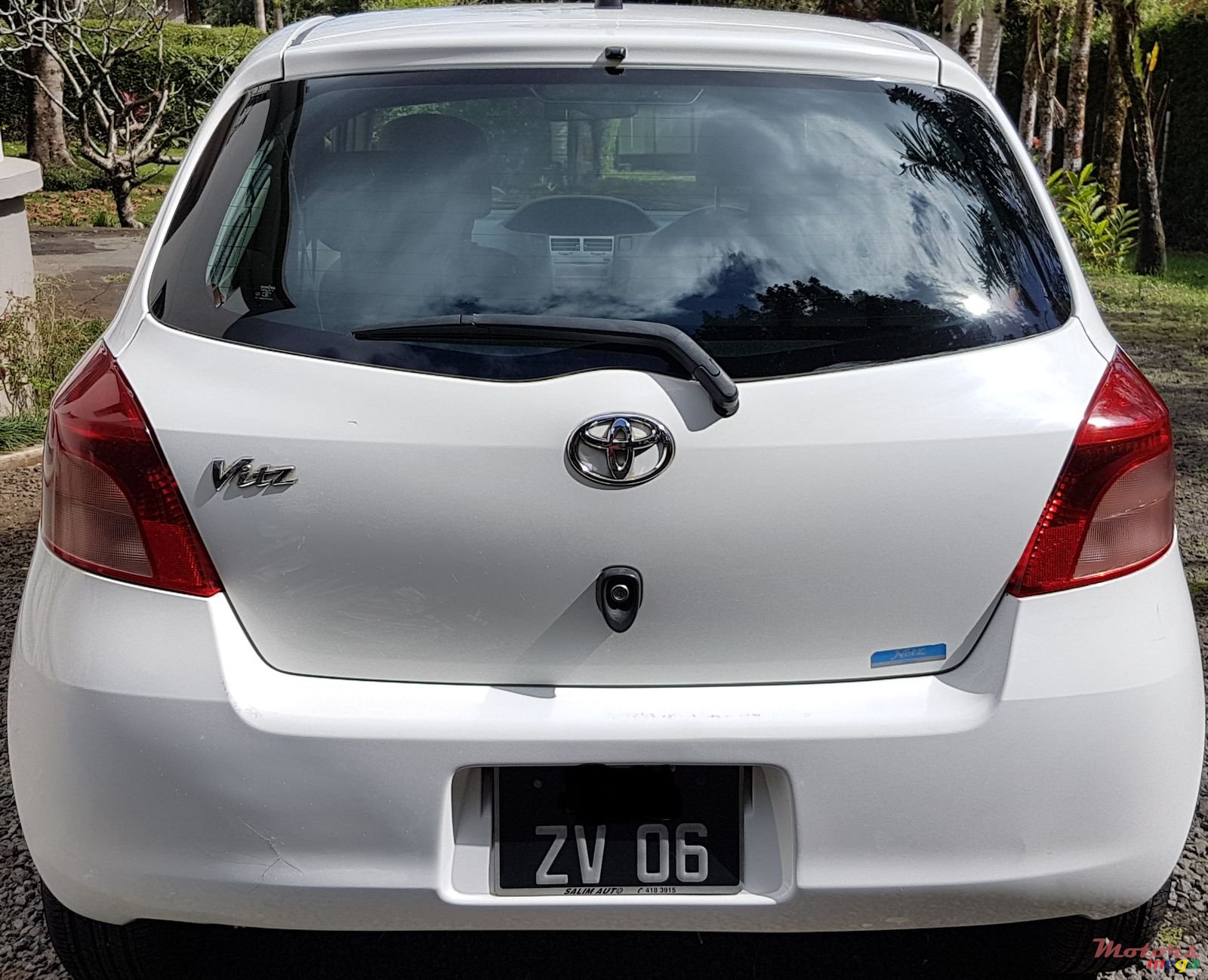 2006' Toyota Vitz photo #1