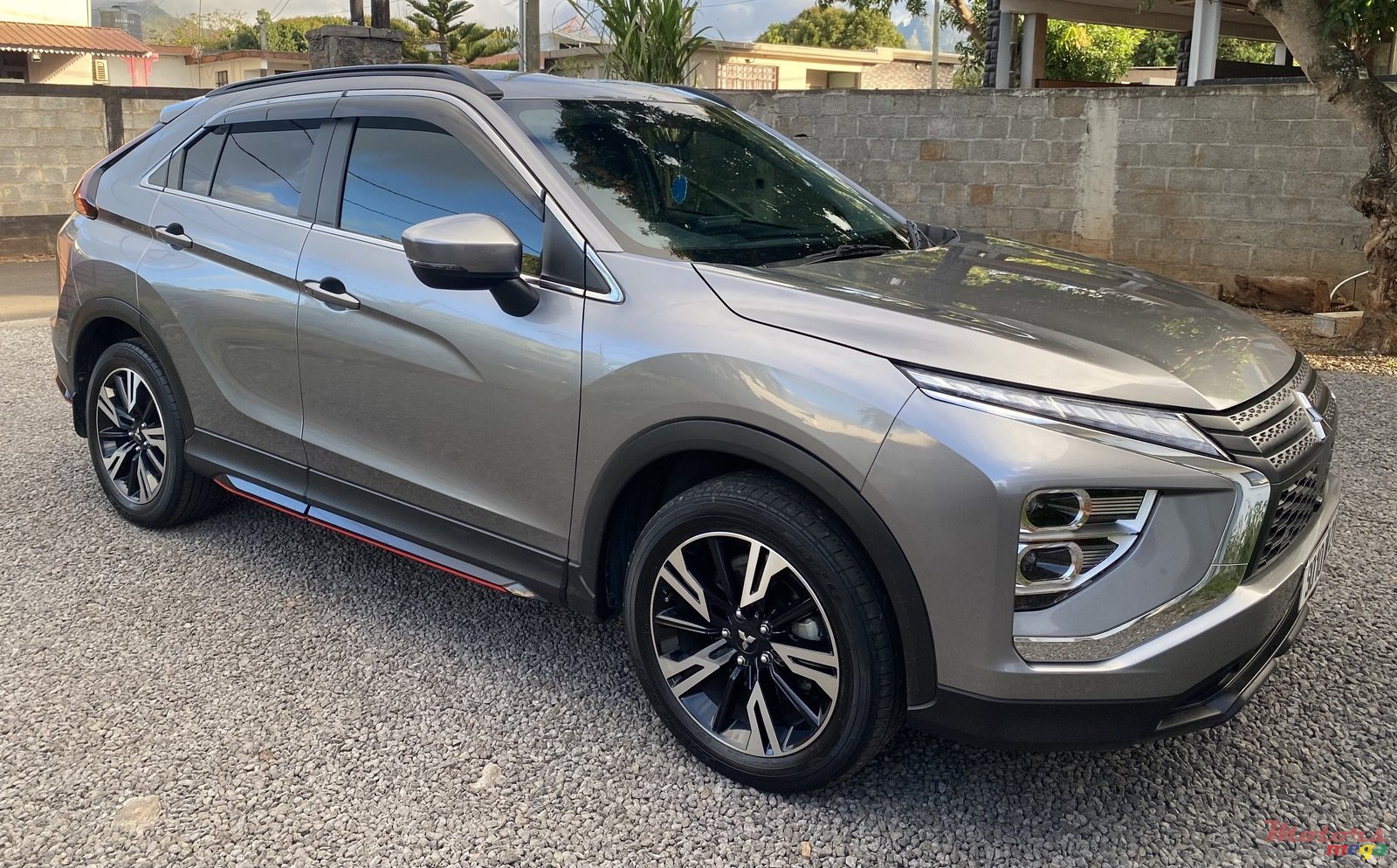 2021' Mitsubishi Eclipse Cross SUV photo #2