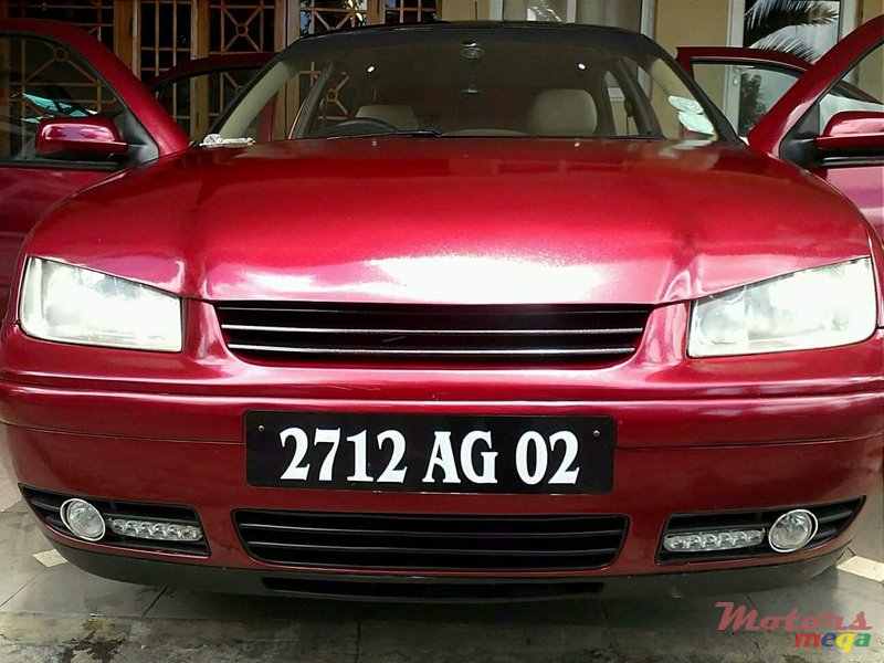 2002' Volkswagen Bora photo #1