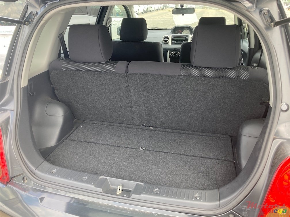 2006' Toyota Ist photo #7