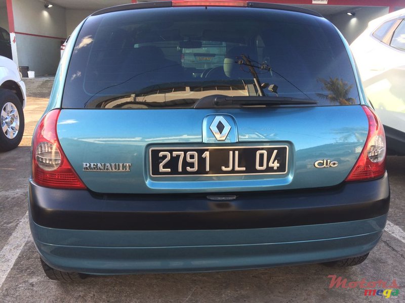 2004' Renault Clio Hatchback photo #2