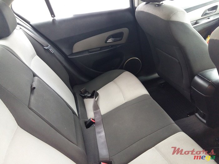 2010' Chevrolet Cruze photo #4