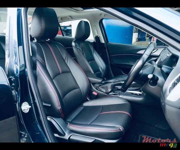 2017' Mazda 3 photo #4