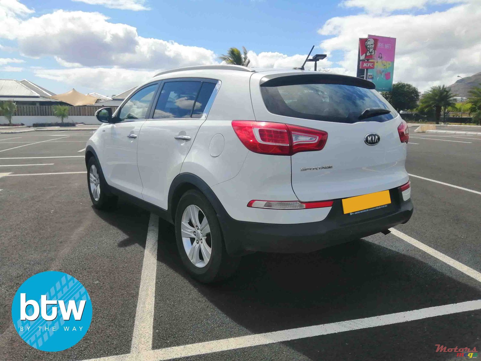 2012' Kia Sportage AWD photo #2