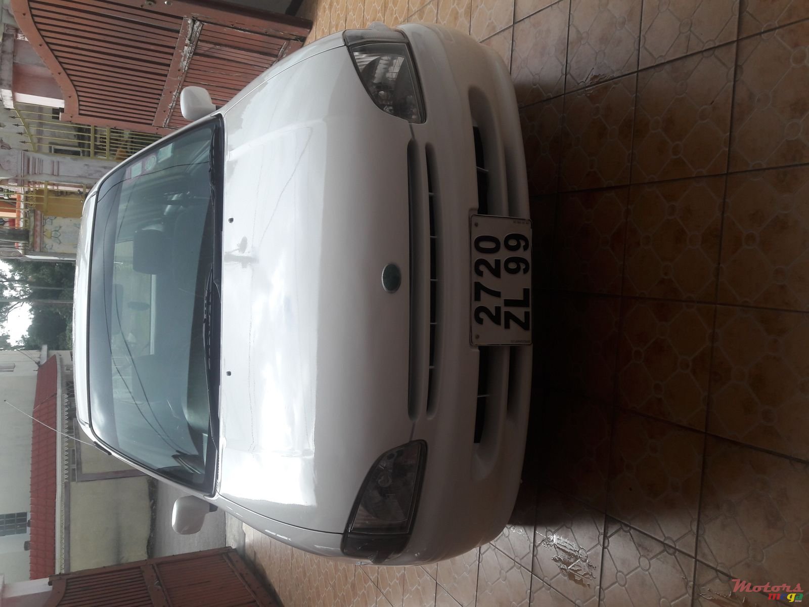 1999' Toyota Starlet photo #1