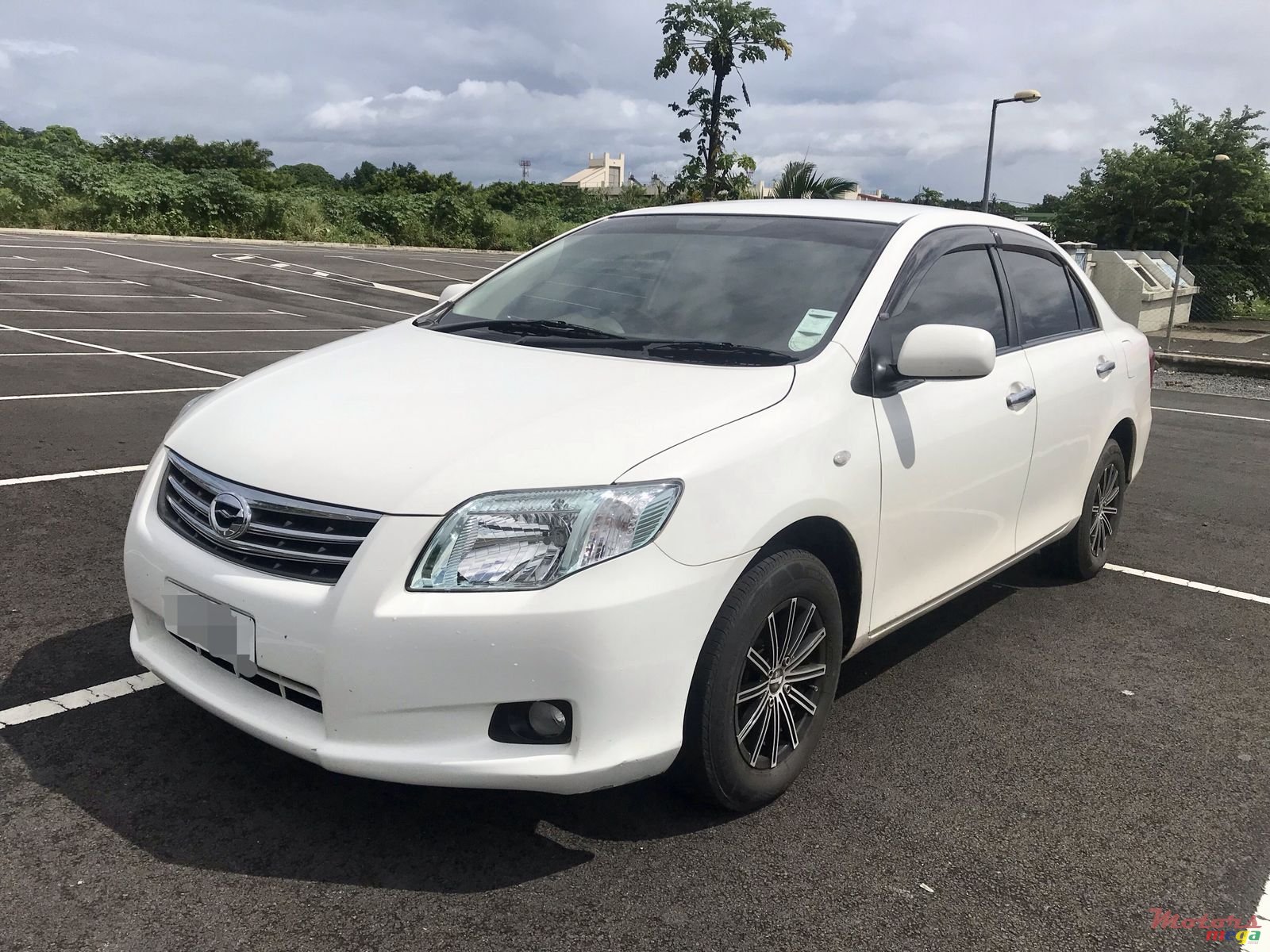 2009' Toyota Axio photo #2