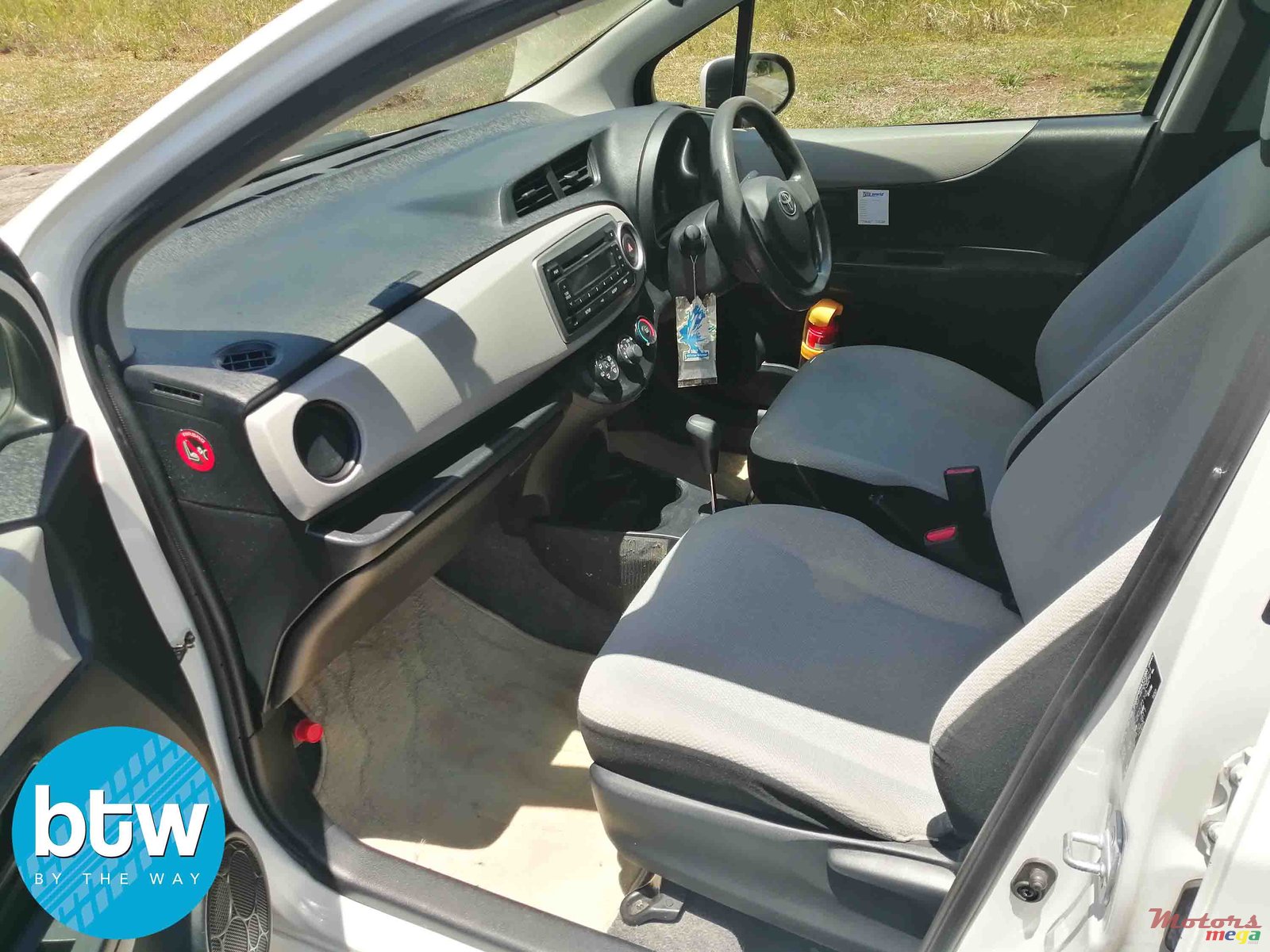 2011' Toyota Vitz Automatic photo #3