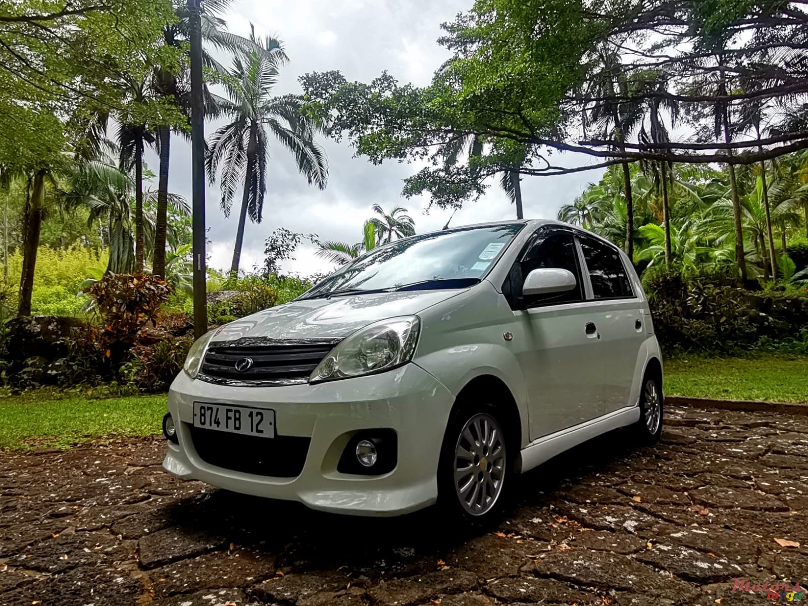 2012' Perodua Viva Elite photo #1