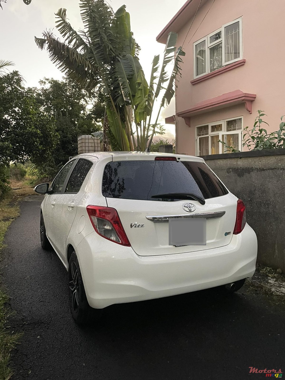 2012' Toyota Vitz photo #6