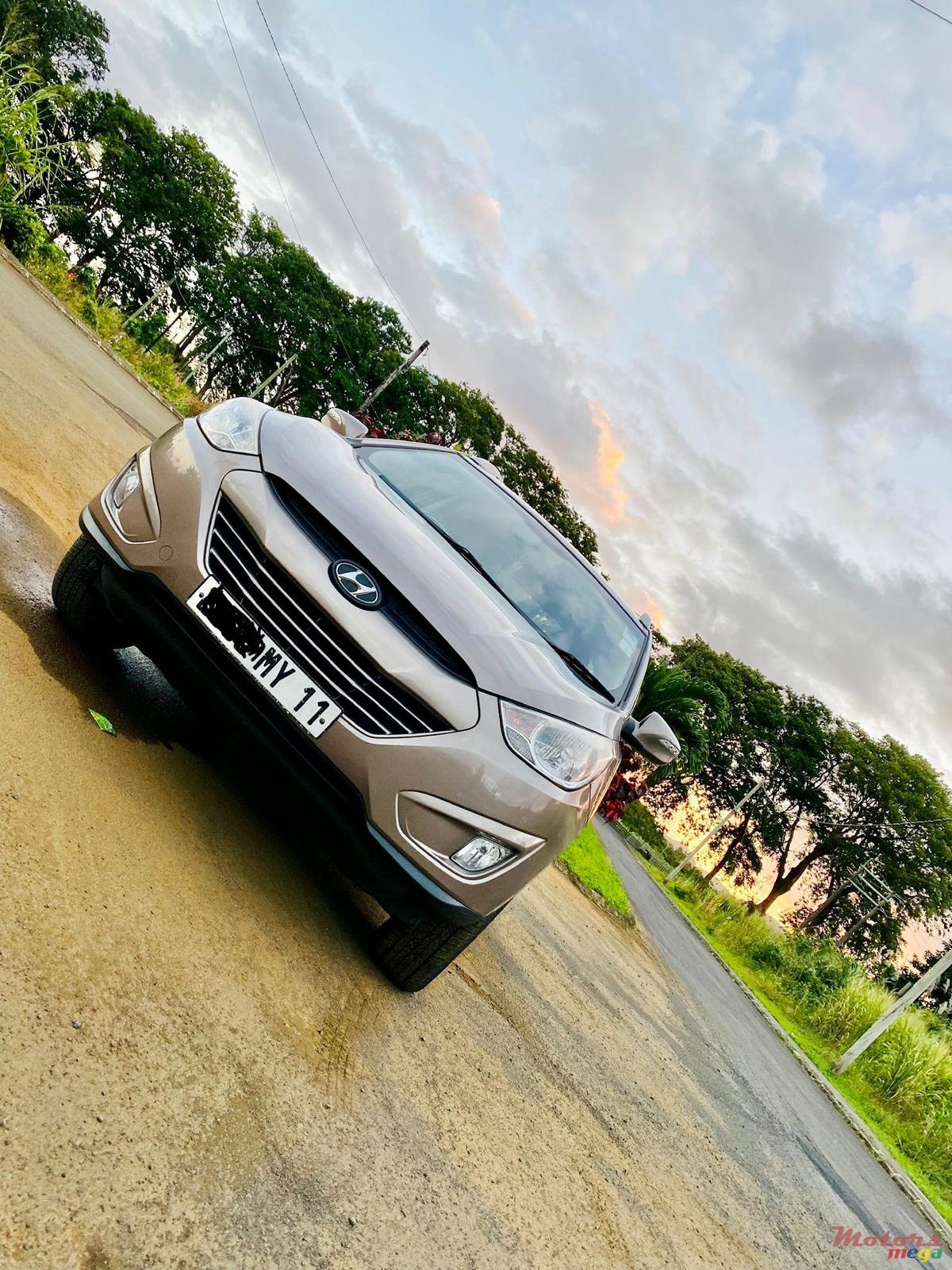 2011' Hyundai ix35 photo #1