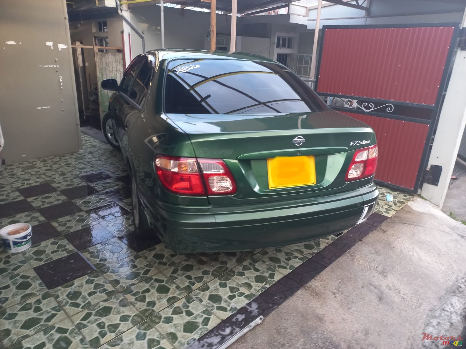 2001' Nissan Sunny photo #1