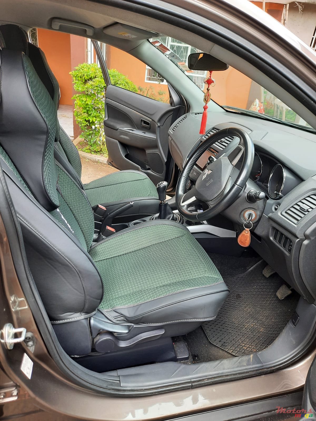 2014' Mitsubishi ASX photo #6