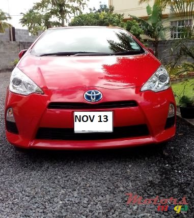 2013' Toyota Prius c photo #1