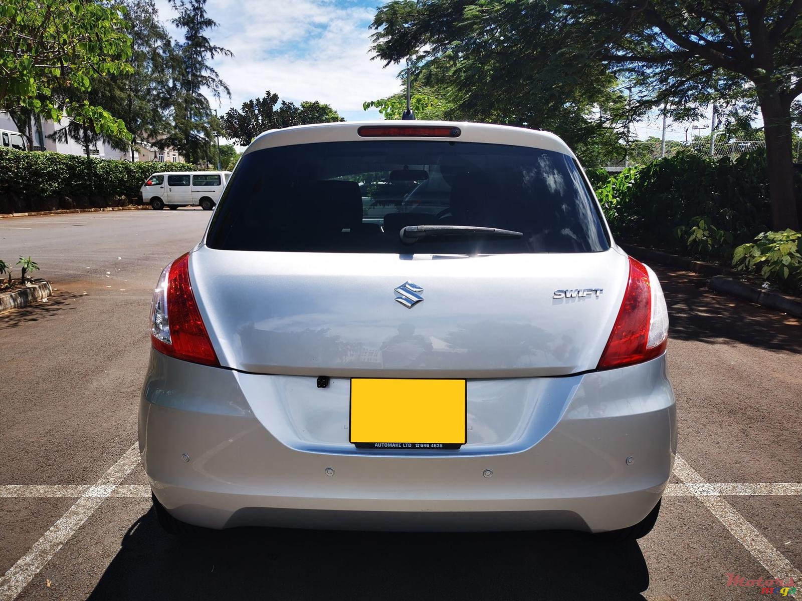 2015' Suzuki Swift photo #4