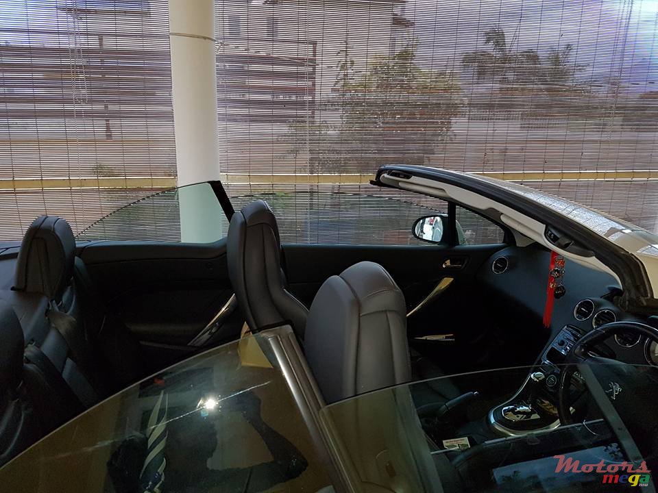 2011' Peugeot 308 photo #5