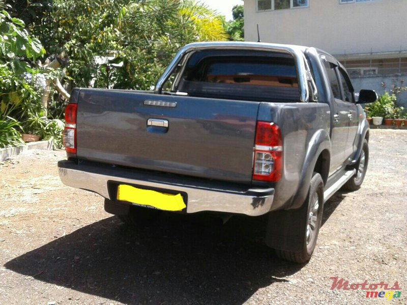 2013' Toyota Hilux 4x2 turbo photo #3