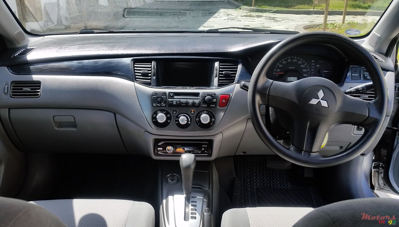 2008' Mitsubishi Lancer photo #3