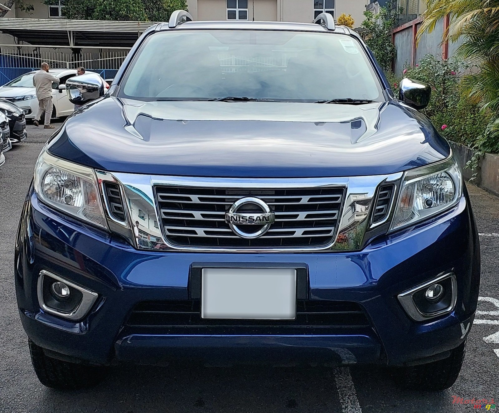 2020' Nissan Navara photo #1