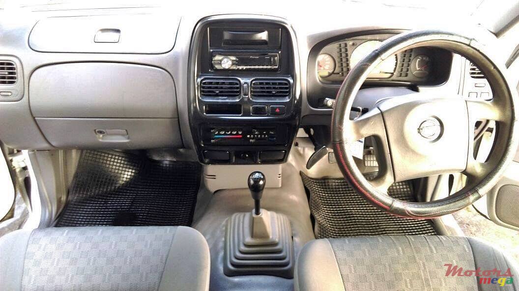 2010' Nissan Navara (54227164) photo #6