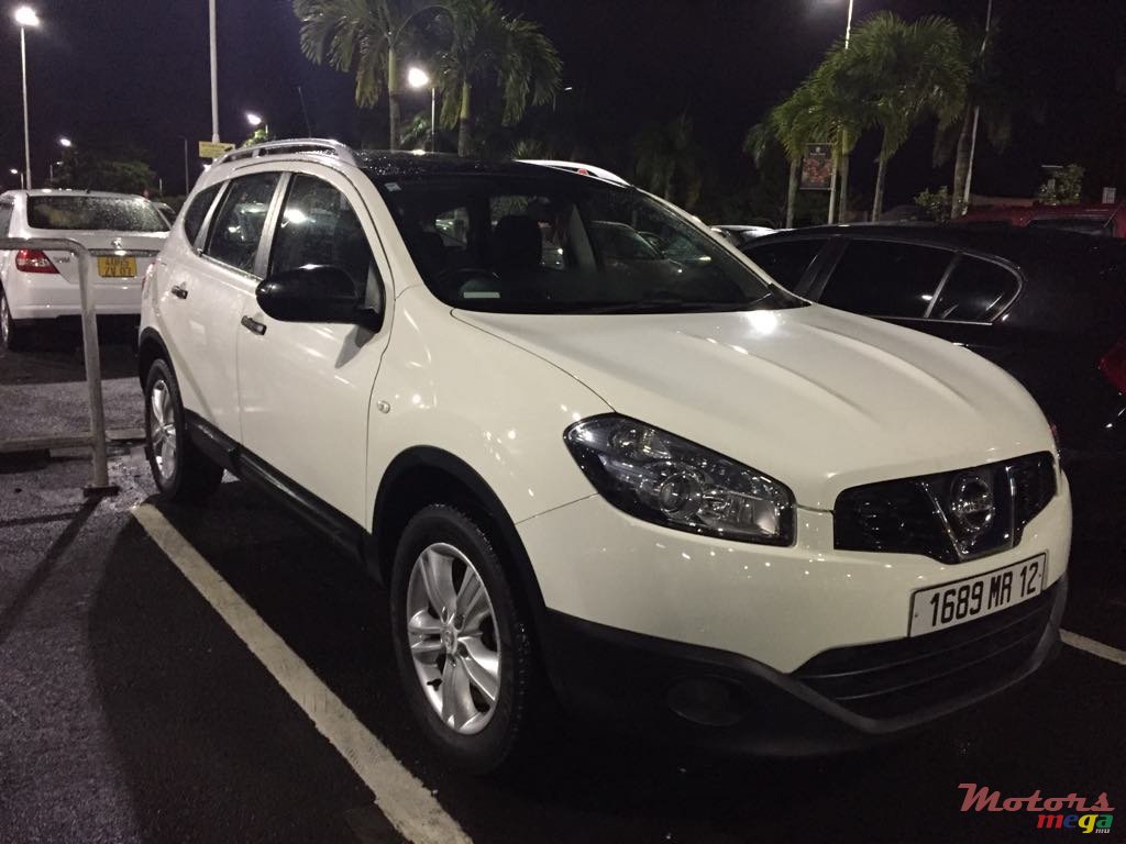 2012' Nissan Qashqai+2 photo #1